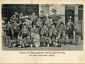 Alte Postkarte mit Festwirt und Riesenzeltbesitzer Gehrling aus Fürth-Nürnberg mit seiner Oberlandler Kapelle