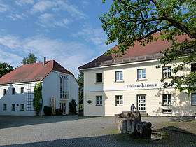 Gebäude des Volksmusikarchiv Straubing-Bogen in Mitterfels