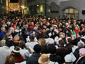 Weihnachtslieder selber singen auf dem Marktplatz